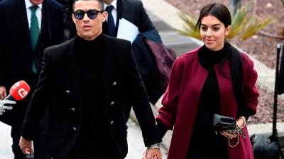 El futbolista Cristiano Ronaldo con su pareja, la modelo Georgina Rodríguez.