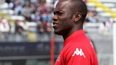 David Suazo arriba a suelo hondureño el mediodía de este lunes.