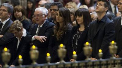 Andriá y Carlota, hijos de Vilanova junto a su madre Monserrat.