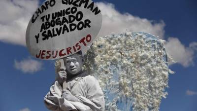 Un grupo de jóvenes visitó la cárcel en la que está recluido el narcotraficante para “evangelizarlo”.