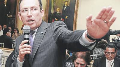 El presidente del Banco Central de Honduras, Marlon Tábora, comparece en el Congreso Nacional.