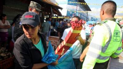 Los operativos se efectuaron ayer en la mañana. La Policía Municipal fue apoyada por preventivos y militares. Foto: José Cantarero