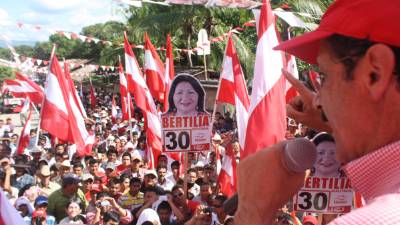 Mauricio Villeda recibió el respaldo de cientos de liberales de la zona sur.