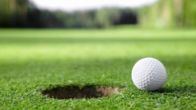 Los jardineros del campo de golf aseguran que el asaltante tiene sus hoyos favoritos.