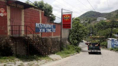 El restaurante de comida china Xin Jang permaneció cerrado la mañana de ayer después del crimen.