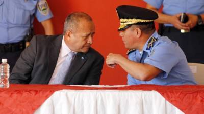 El ministro Julián Pacheco ratificó en su cargo al director de la Policía, Félix Villanueva.