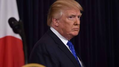 Trump firmó dos ordenes ejecutivas que piden el aumento de agentes para acelerar las redadas en busca de indocumentados.