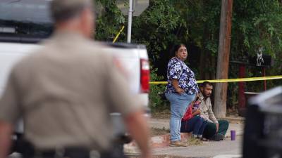 Un hombre armado de 18 años mató a 14 niños y a un maestro en una escuela primaria en Texas el martes, según el gobernador del estado. Es el tiroteo escolar más mortífero del país en años. (Foto de allison cena / AFP)