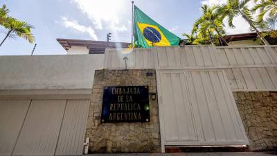 Brasil custodia la embajada de Argentina en Venezuela tras la expulsión de los diplomáticos.
