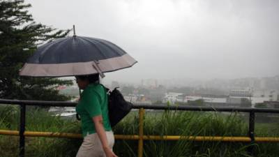 En las próximas 48 horas se producirán chubascos fuertes y lluvias sobre todo el país.