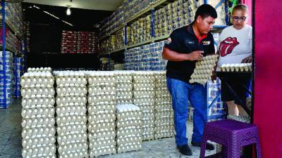 Bodega de distribución de huevos en mercado Medina, autoridades y vendedores no reportan escasez. Foto: Héctor Edú.