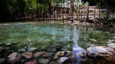 En la comunidad La Estancia, a 25 minutos del centro de la ciudad, se encuentran unas aguas termales que permanecen a la disposición de los vecinos todo el tiempo y la entrada es gratis. Fotos: Gilberto Sierra