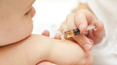 La vacuna del sarampión ayuda evitar enfermedades infecciosas.