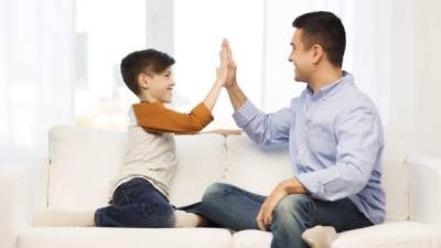 Los papás pueden tener efectos sobre el desarrollo del lenguaje y la salud mental de los hijos.
