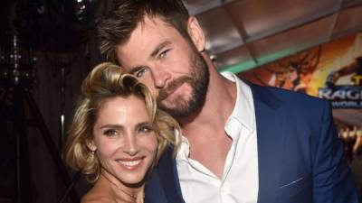 Actors Elsa Pataky and Chris Hemsworth attend the world premiere of '12 Strong' at Jazz at Lincoln Center on January 16, 2018, in New York City. / AFP PHOTO / ANGELA WEISS