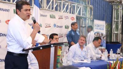 El presidente de la República invitó a más empresarios a cambiar la situacióndel pueblo hondureño e involucrarse más en los proyectos de Gobierno. Foto: Franklyn Muñoz.