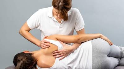 Al recibir rehabilitación se hacen ejercicios específicos diseñados para ayudarle a sanar.