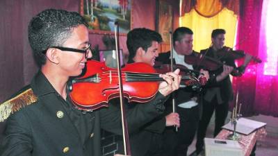 Franklin Rodríguez, Juan Duarte, Elías Rodríguez y Sergio Sabillón en el período romántico. Foto: Jorge Monzón