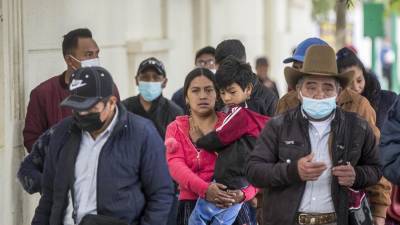 Las autoridades migratorias de Guatemala expulsaron este domingo a más de 100 migrantes, principalmente cubanos y venezolanos que transitaban irregularmente por el país centroamericano. Imagen de archivo.