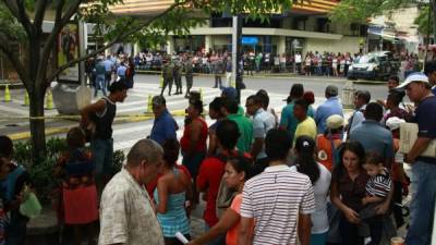 El cambista Nixon Alvarado fue atacado por dos maleantes en la intersección de la 2 calle y 5 avenida de la peatonal.