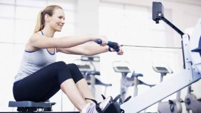 Tenga en cuenta que un ritmo más lento al remar con una resistencia alta podría dañar a su espalda.