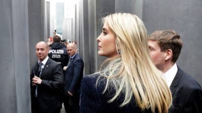 La hija del presidente de Estados Unidos, Ivanka Trump, fue abucheada en una conferencia de Mujeres en Berlín tras defender a su padre, acusado de misoginia por varias declaraciones polémicas, afirmando que 'otorga mucha importancia al potencial de las mujeres'.