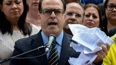 El presidente del parlamento venezolano, Julio Borges, denunció un golpe de Estado ordenado por Maduro. EFE.