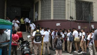 Ante de la demanda de estudiantes es necesario más centros educativos.