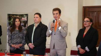 Salvador Nasralla durante conferencia.