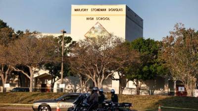 Las autoridades han reforzado la seguridad en las escuelas de Florida tras la masacre que dejó 17 muertos en Stoneman. //AFP.