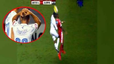 Kenny Cunningham y Kevin Álvarez chocaron de cabezas en la disputa del balón y el tico se llevo la peor parte.