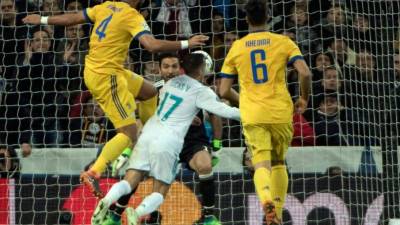 Lucas Vázquez fue derribado por Benatia en el área. Foto AFP