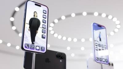 Apple anunció este lunes su nueva línea de iPhone 16, sus primeros teléfonos “diseñados desde cero teniendo en cuenta a Apple Intelligence”, la inteligencia artificial (IA) de la compañía, según indicó su director ejecutivo, Tim Cook.