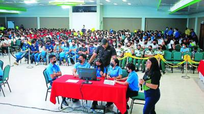 Realizan concurso colegial en la Universidad Tecnológica de Honduras