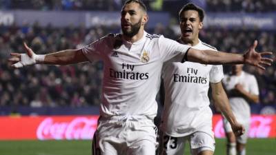 Benzema festejando el primer gol del Real Madrid. FOTO AFP.
