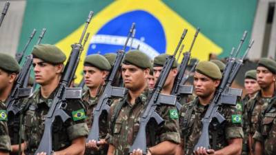 Grupo de militares en Sao Paulo durante la primera ceremonia de celebración del golpe de 1964.AFP