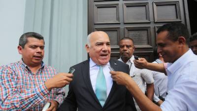 El magistrado Tomás Arita, ayer, tras salir de la misa en el Santuario de Suyapa.