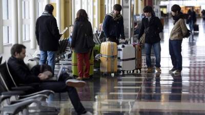 El MIA escaló en 2013 dos puestos en el ránking de aeropuertos con mayor tráfico del mundo y se colocó en décimo lugar, con 40,5 millones y un incremento del 2,8 % respecto de 2012, que se tradujo en un aumento de más de un millón de pasajeros anuales. EFE/Archivo