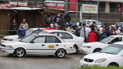 Taxistas amenazaban con paralizar sus unidades a nivel nacional este lunes.