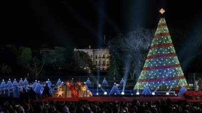 El presidente Obama iluminó el árbol nacional de navidad en Estados Unidos, en la ceremonia número 92 de esta tradición.