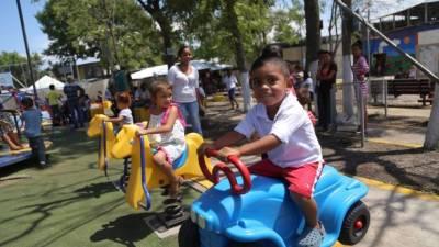 Los más chiquitos son los que más disfrutan de los juegos y la diversión que ofrece el parque.