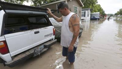 En Texas más de 2,000 personas tuvieron que ser evacuadas de sus hogares debido a las inundaciones.