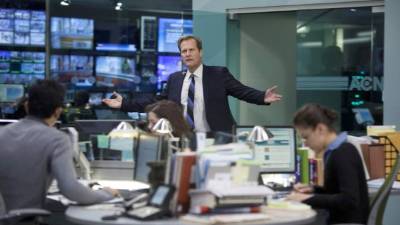 Jeff Daniels interpreta a un presentador de televisión-noticias con problemas, en la exitosa serie de HBO The Newsroom.
