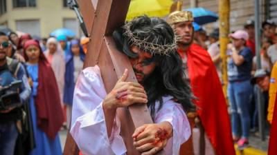 Fue una manifestación de fe, de entrega y de meditación al revivir la pasión y muerte de Jesús.