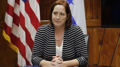 En un mensaje en su cuenta de Twitter, la encargada de negocios de la Embajada de Estados Unidos en Tegucigalpa, Heide Fulton, dijo que la decisión de Hernández fue 'el paso correcto'.