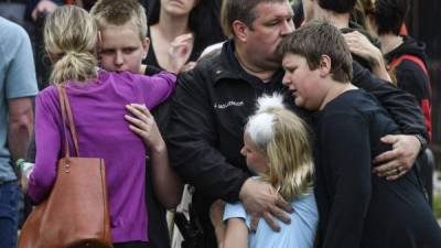 HIGHLANDS RANCH, CO - MAY 07: A police officer hugs his kids after they were evacuated to the Recreation Center at Northridge after at least seven students were injured during a shooting at STEM School Highlands Ranch on May 7, 2019 in Highlands Ranch, Colorado. Michael Ciaglo/Getty Images/AFP== FOR NEWSPAPERS, INTERNET, TELCOS & TELEVISION USE ONLY ==