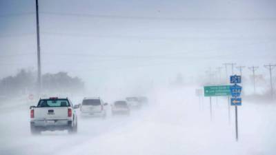 Fuertes nevadas en EEUU han provocado caos en las autopistas en pleno éxodo por Thanksgiving./AFP.