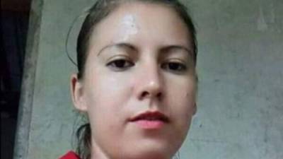 El cuerpo de la mujer quedó sobre un charco de sangre dentro de su vivienda.