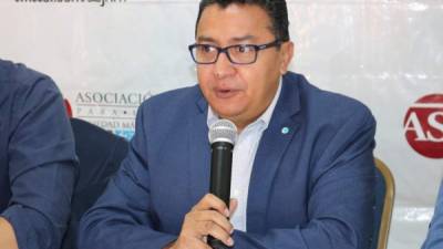 Carlos Hernández, director de ASJ, dijo durante la presentación del informe que 'no existe un plan para el manejo de ventiladores mecánicos'.