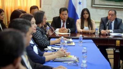 Más de cuatro horas duró la reunión que tuvieron ayer los congresistas de comisión y las autoridades universitarias.